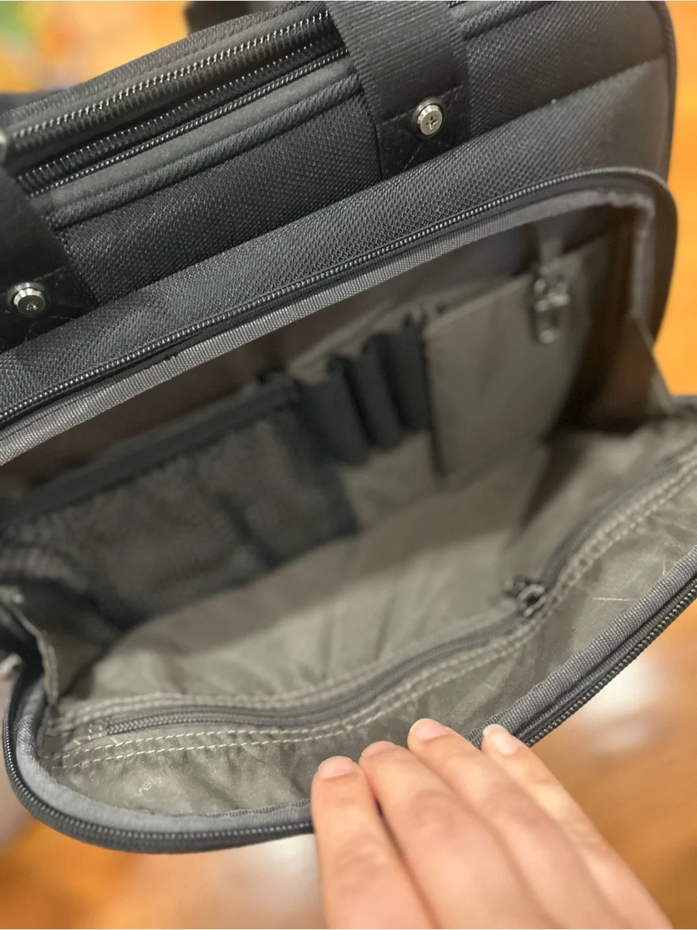 Travelpro FlightCrew5 Multi-Purpose Tote- excellent condition